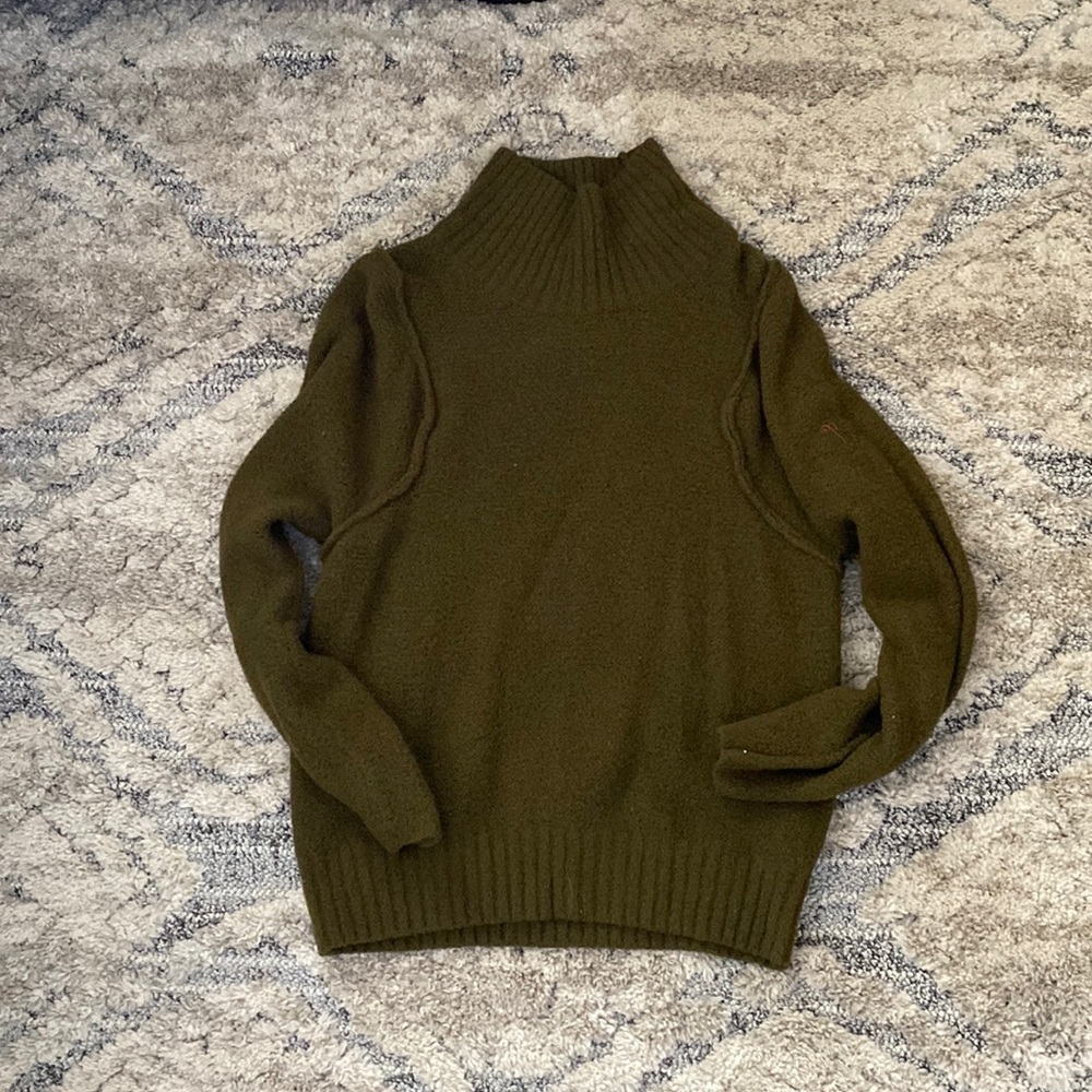 Universal thread green turtleneck sweater